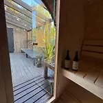 Апартаменты Aurora Polaris - Outdoor Sauna - Free Parking - 750m From Center Тромсё